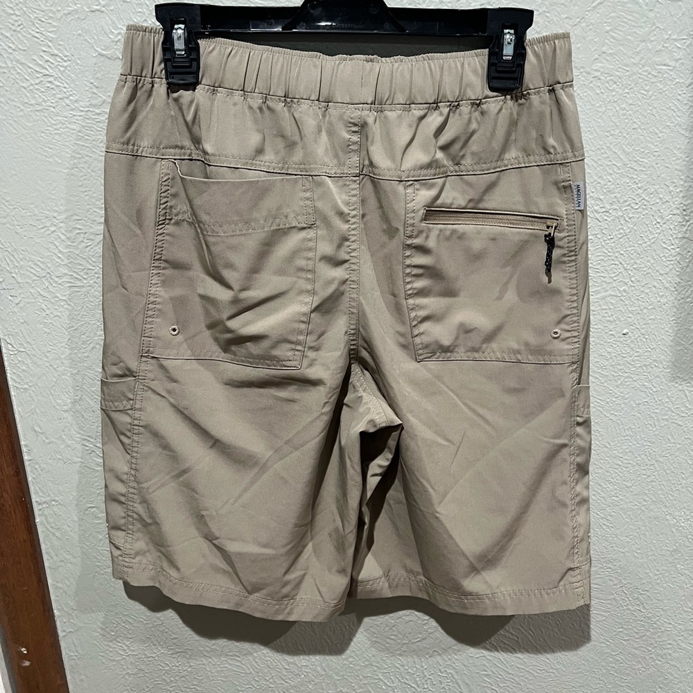 Magellan Outdoors Men's Light Tan Cargo Shorts Water Repellent Fish Gear Size S - Picture 2 of 3